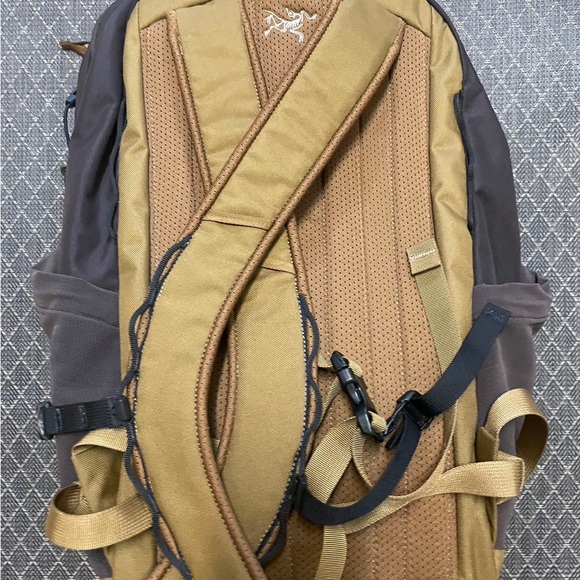 Arc’teryx Mantis26 backpack - Picture 2 of 15